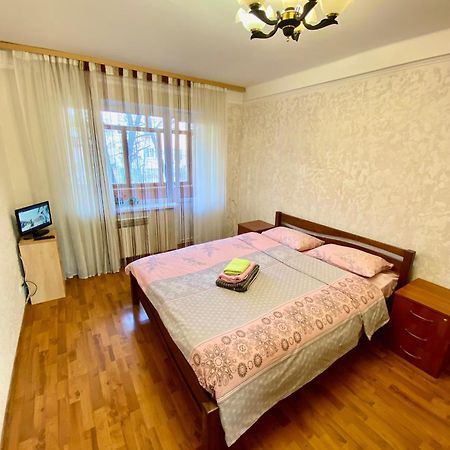 Квартира На Воскресенці, Поруч Метро Лівобережна, Інститут Серця, Мвц Kiev Esterno foto