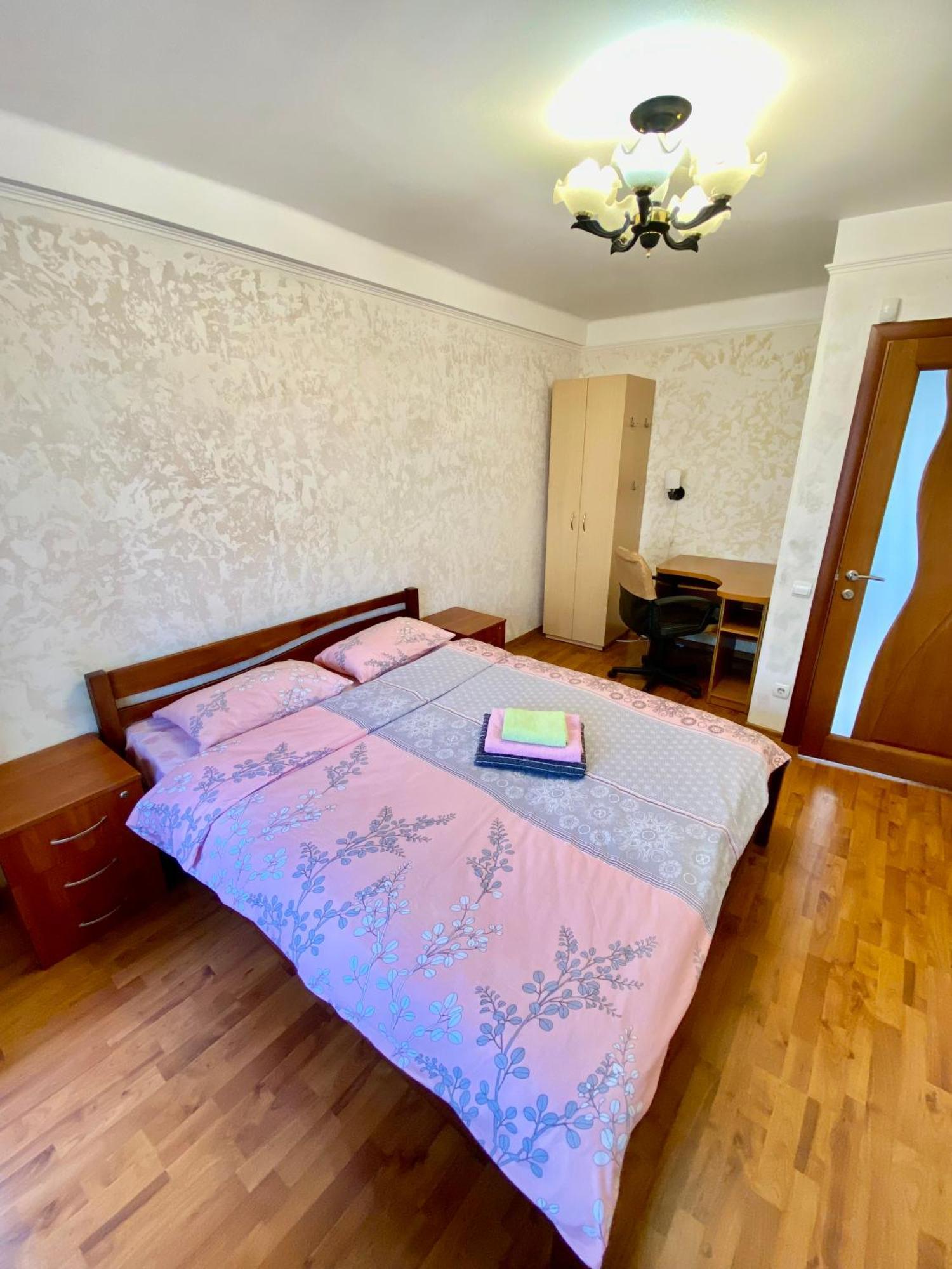 Квартира На Воскресенці, Поруч Метро Лівобережна, Інститут Серця, Мвц Kiev Esterno foto